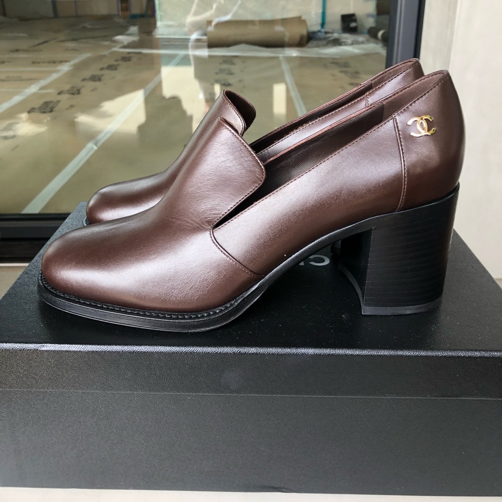 CHANEL Loafers